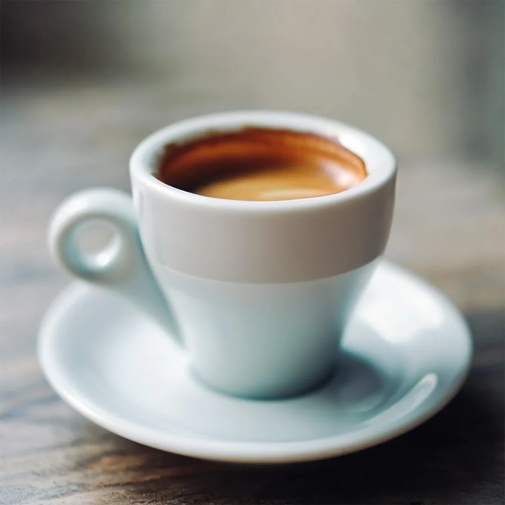 Un expresso servi au bar du Prado