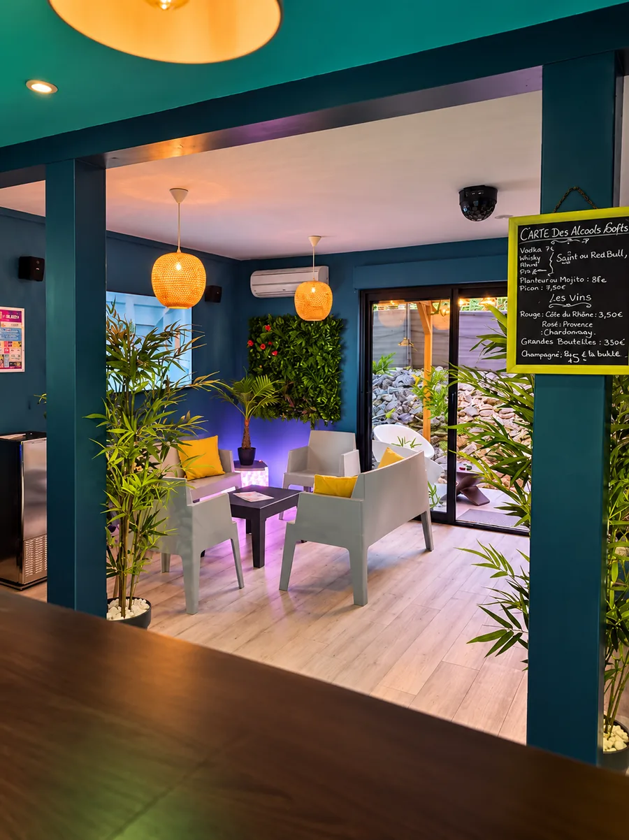 Bar licence IV, Sauna Prado à La Couronne