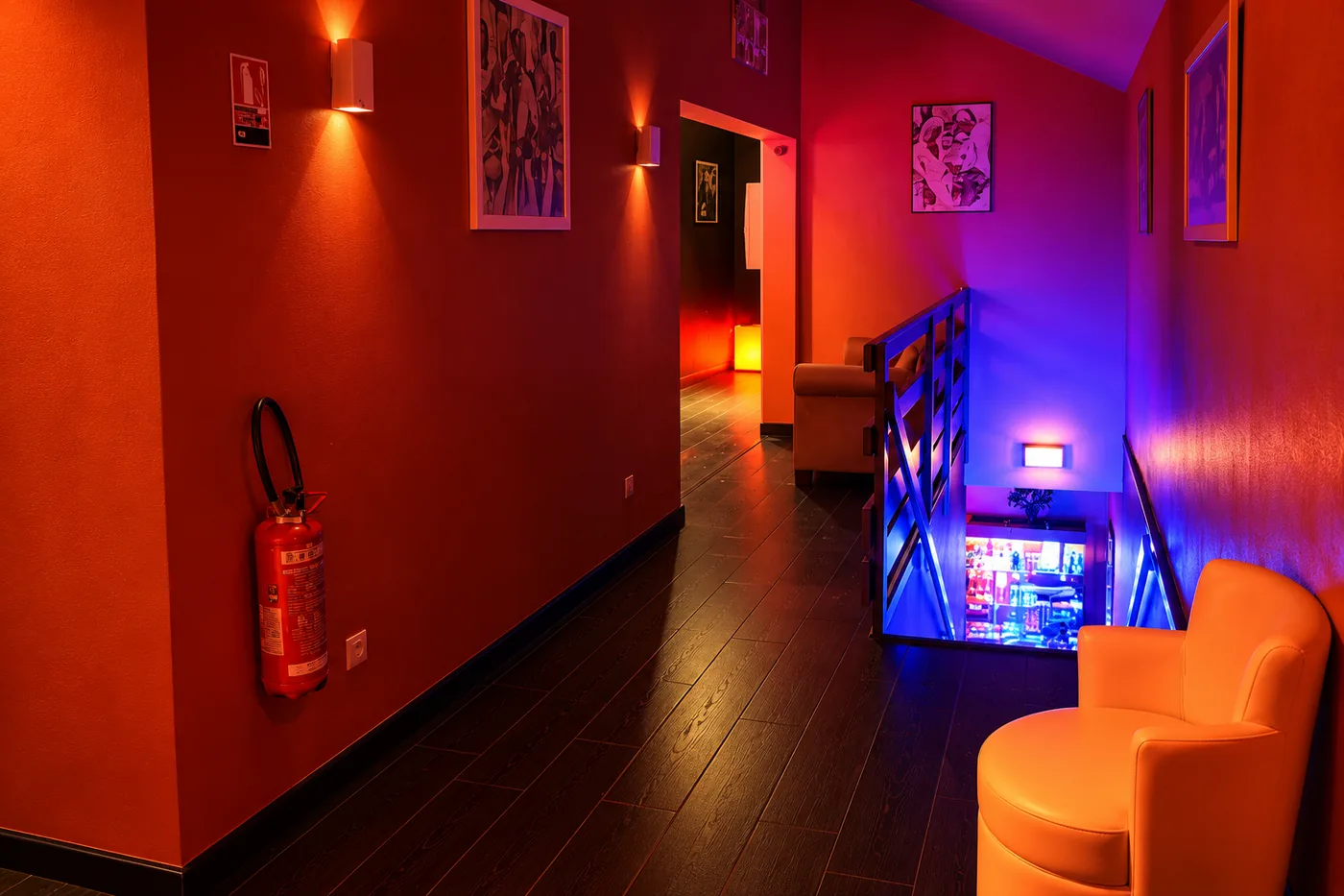 Les couloirs de l'étage, Sauna Prado à La Couronne